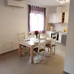 Robert Apartment *